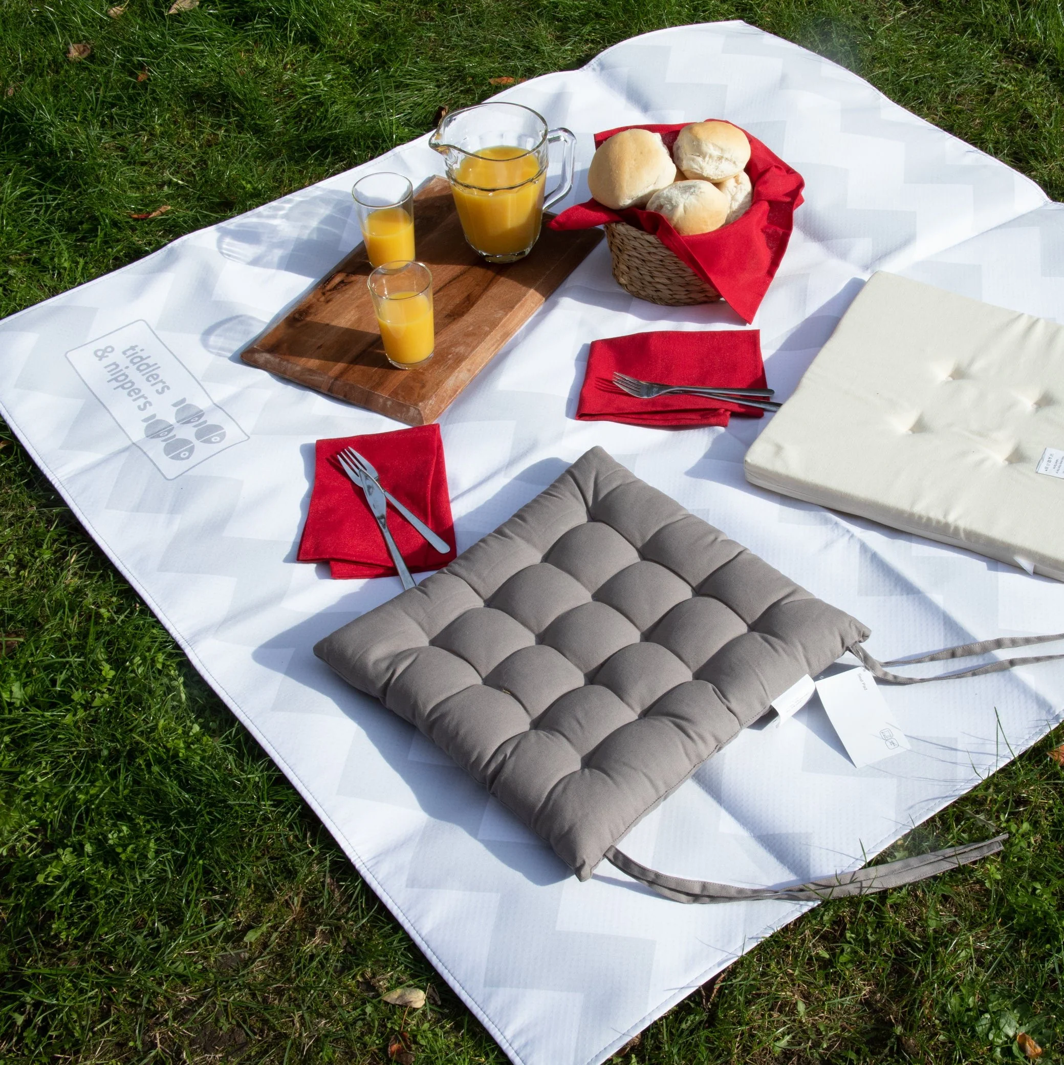 Reusable & Washable Splash Mat For Under High Chair | Large 130cm x 130cm Mats | Anti-Slip & Waterproof - Image 14