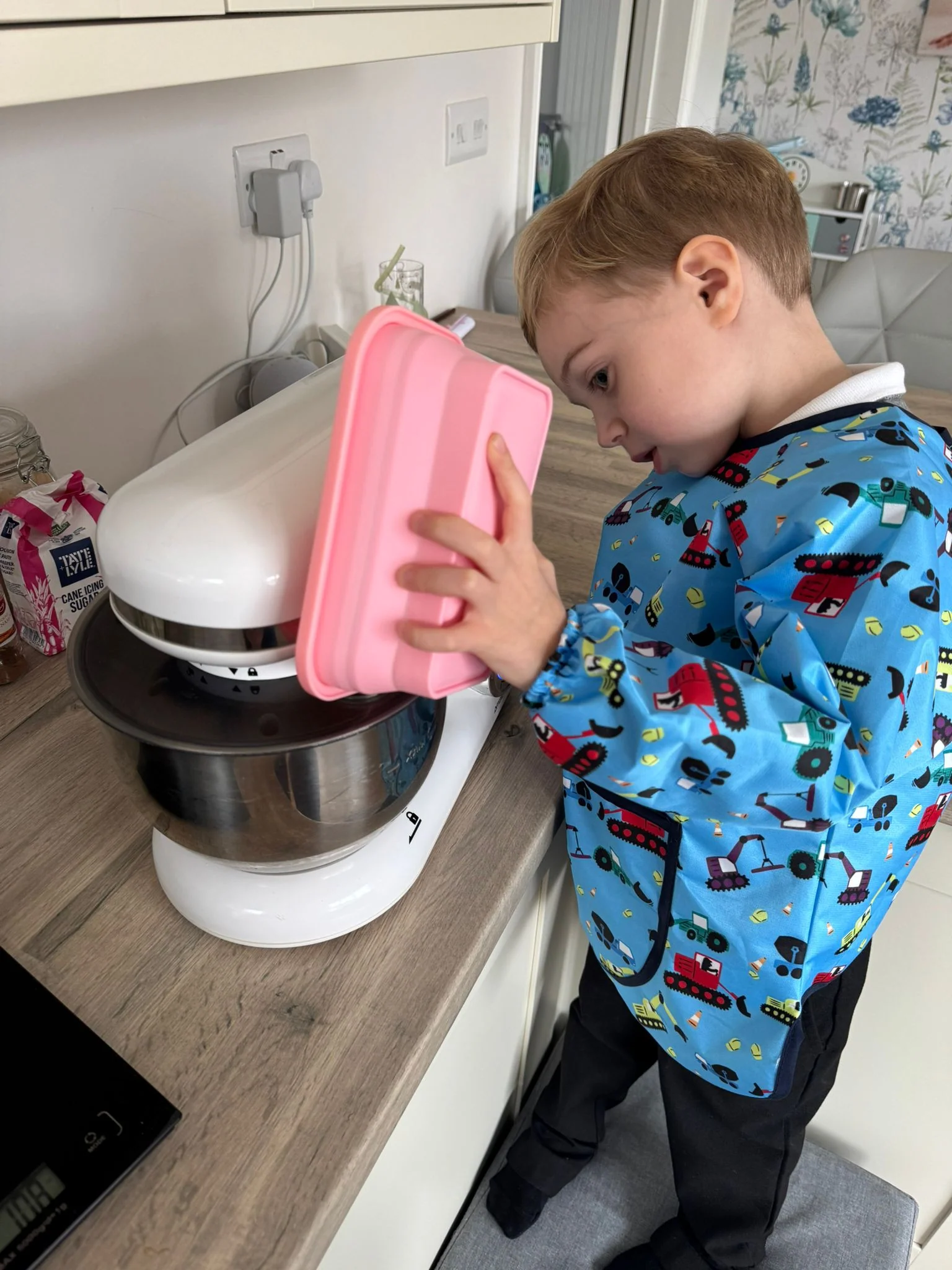 Tiddler Waterproof Wipe Clean Coverall Apron - Image 14